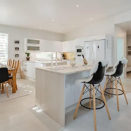 فيلة Luxury Santa Hill روفانييمي